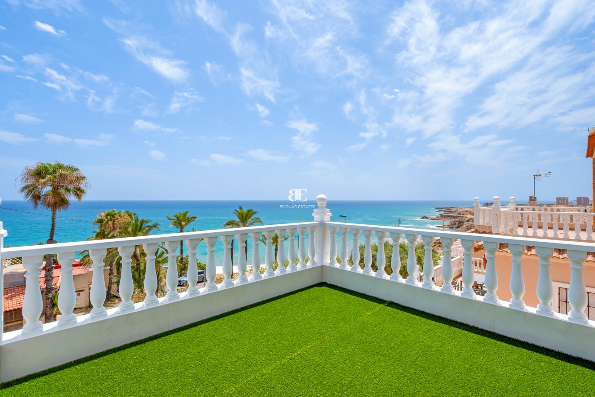 Resale - Villa -
Torrevieja