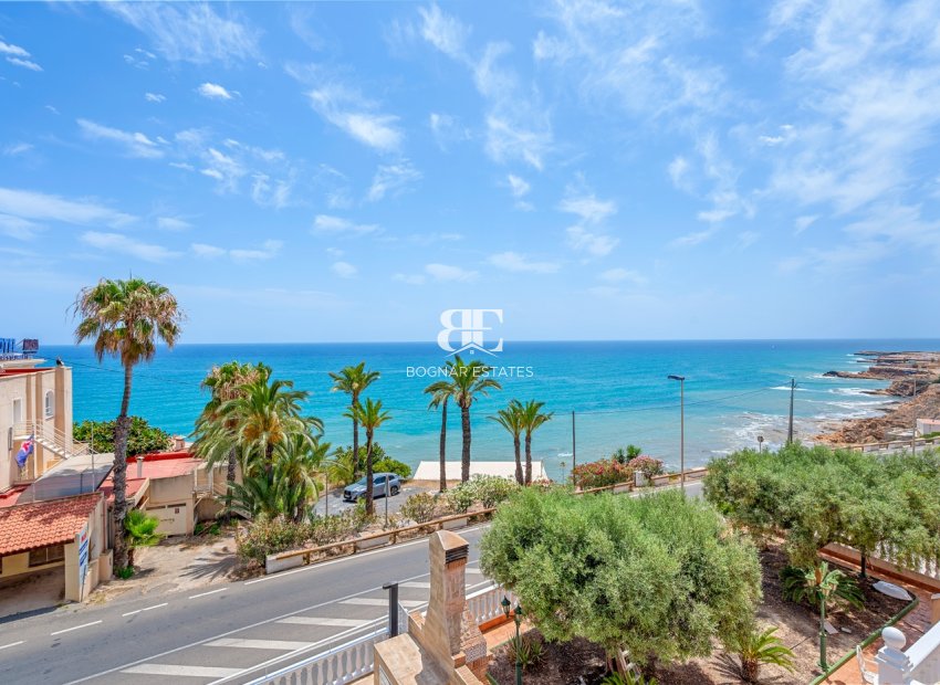 Resale - Villa -
Torrevieja