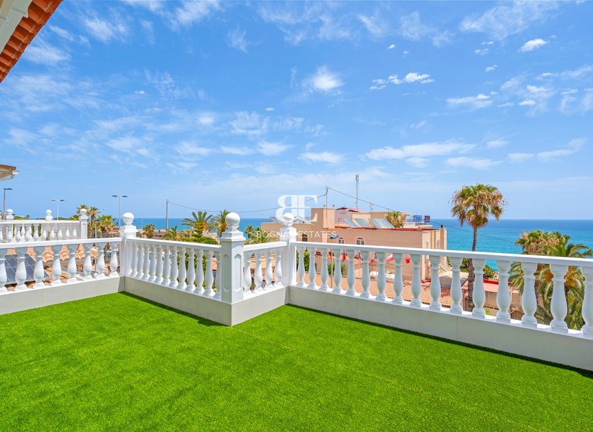 Resale - Villa -
Torrevieja
