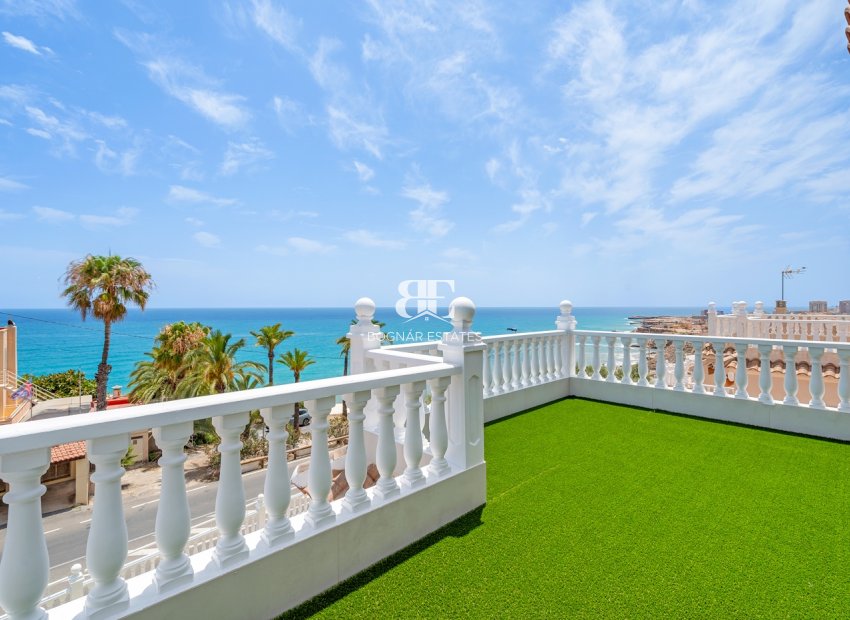 Resale - Villa -
Torrevieja
