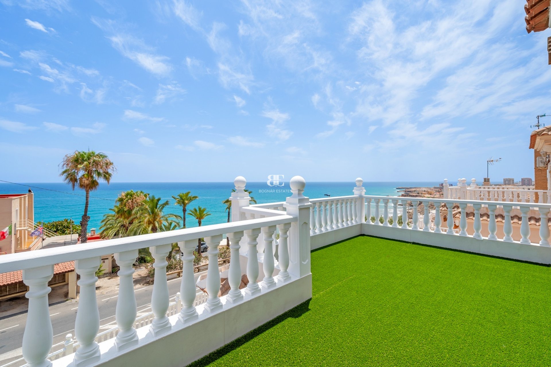 Resale - Villa -
Torrevieja