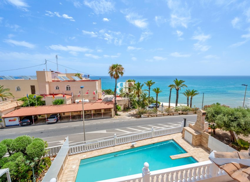 Resale - Villa -
Torrevieja