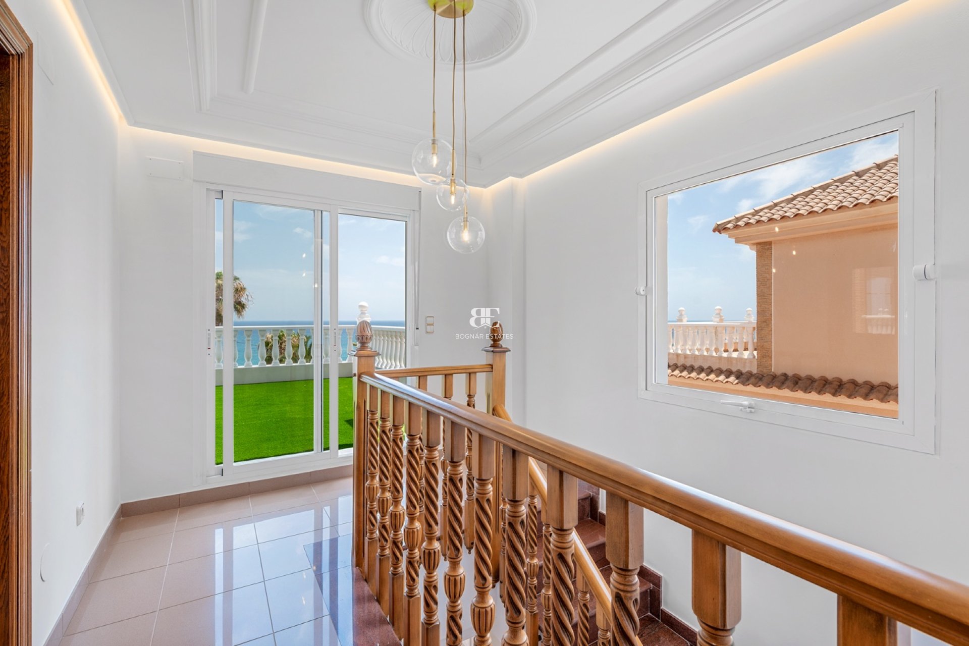 Resale - Villa -
Torrevieja
