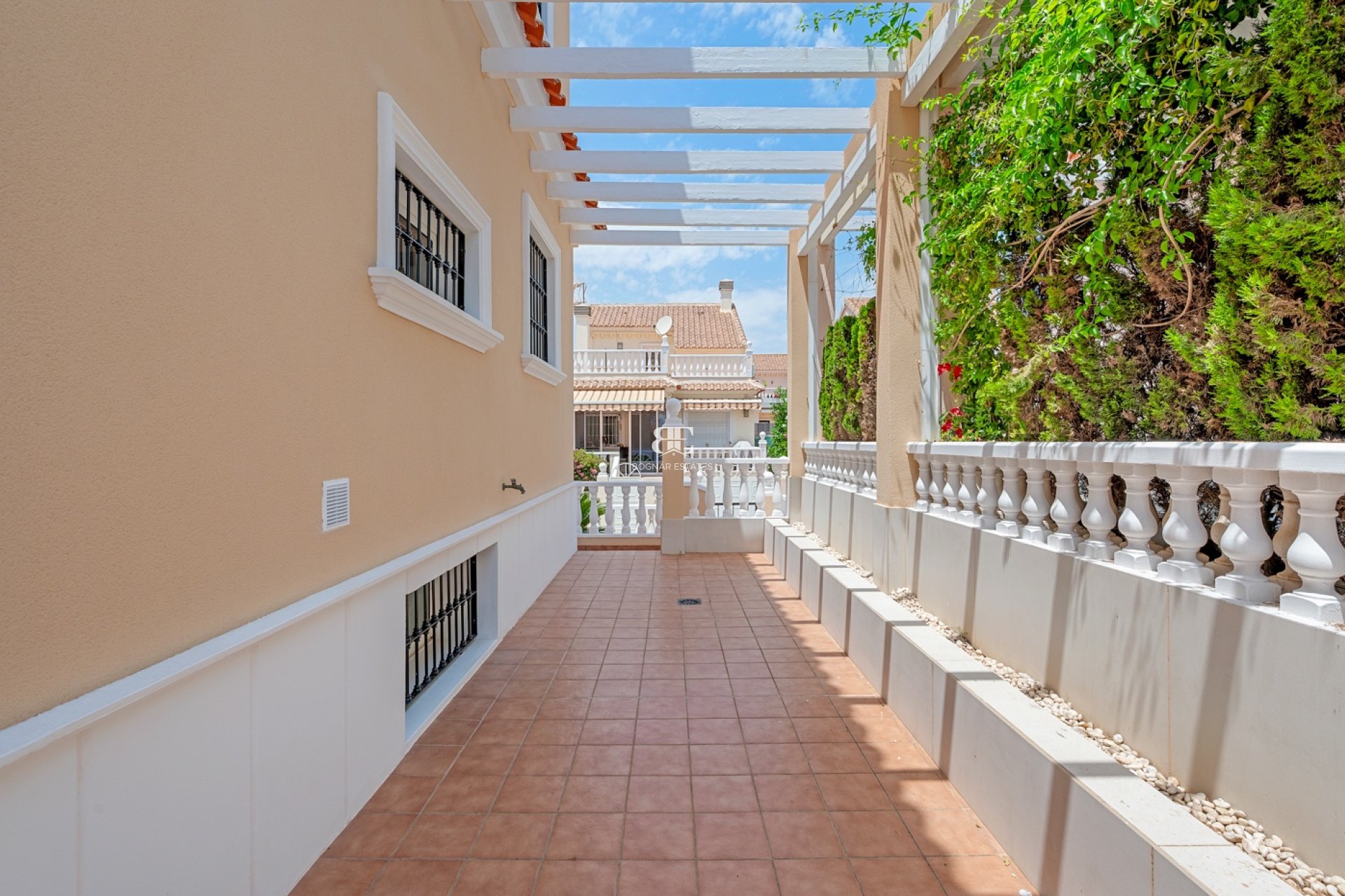 Resale - Villa -
Torrevieja
