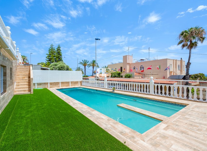 Resale - Villa -
Torrevieja