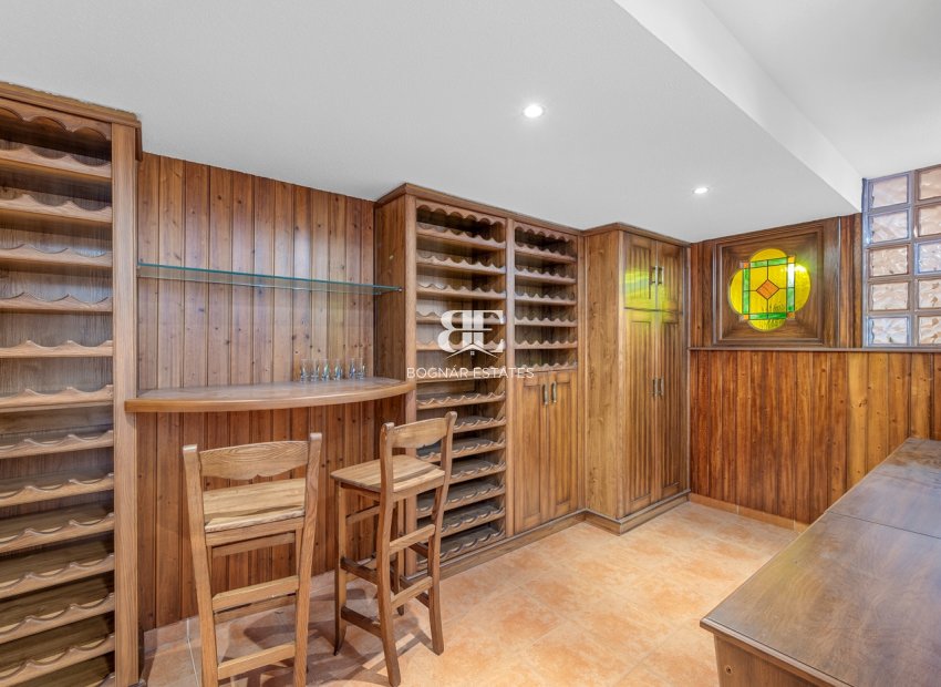 Resale - Villa -
Torrevieja