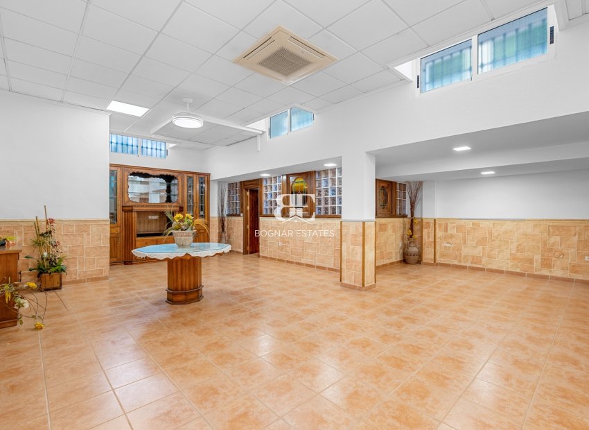 Resale - Villa -
Torrevieja