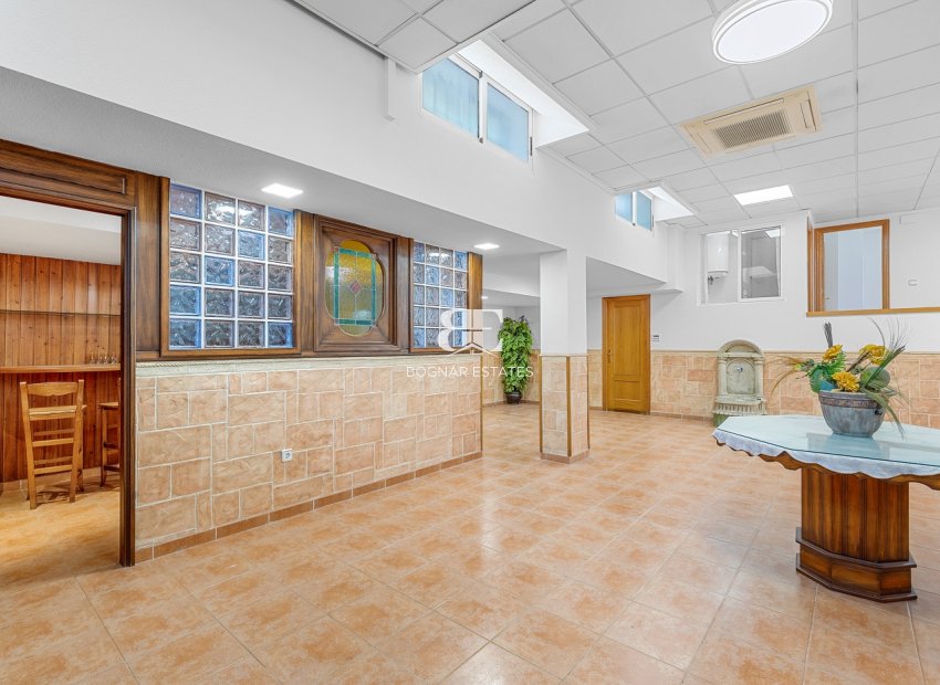 Resale - Villa -
Torrevieja