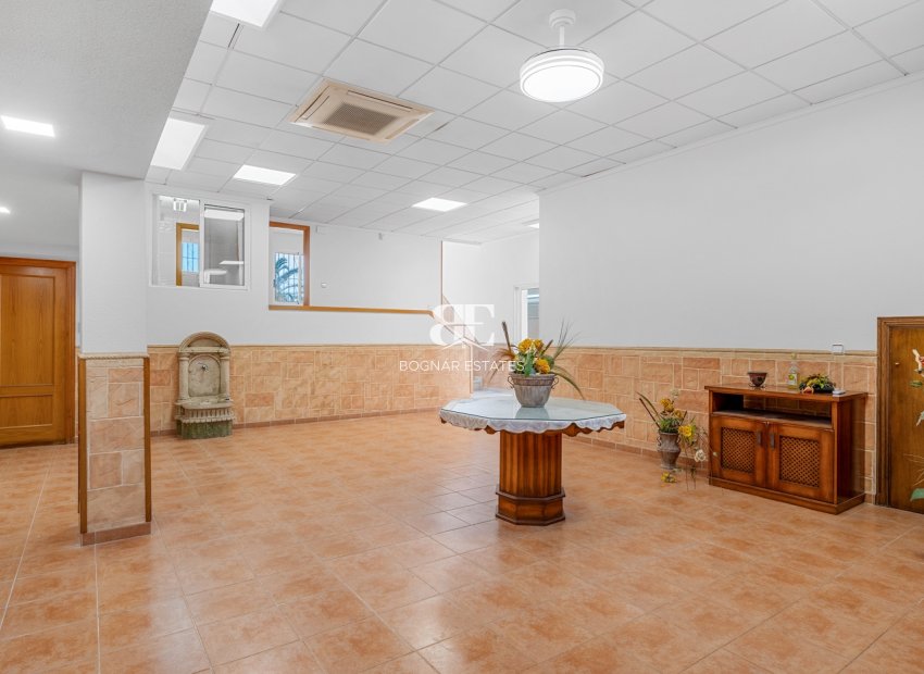 Resale - Villa -
Torrevieja