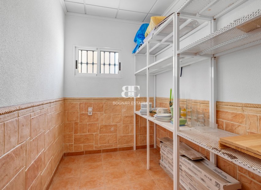 Resale - Villa -
Torrevieja