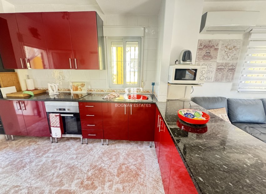 Resale - Villa -
Villamartín - Lomas del Golf