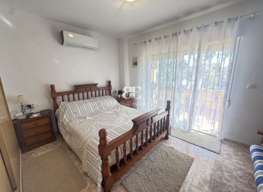 Resale - Villa -
Villamartín - Lomas del Golf