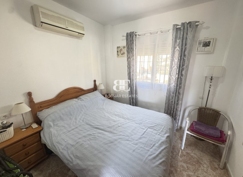 Resale - Villa -
Villamartín - Lomas del Golf