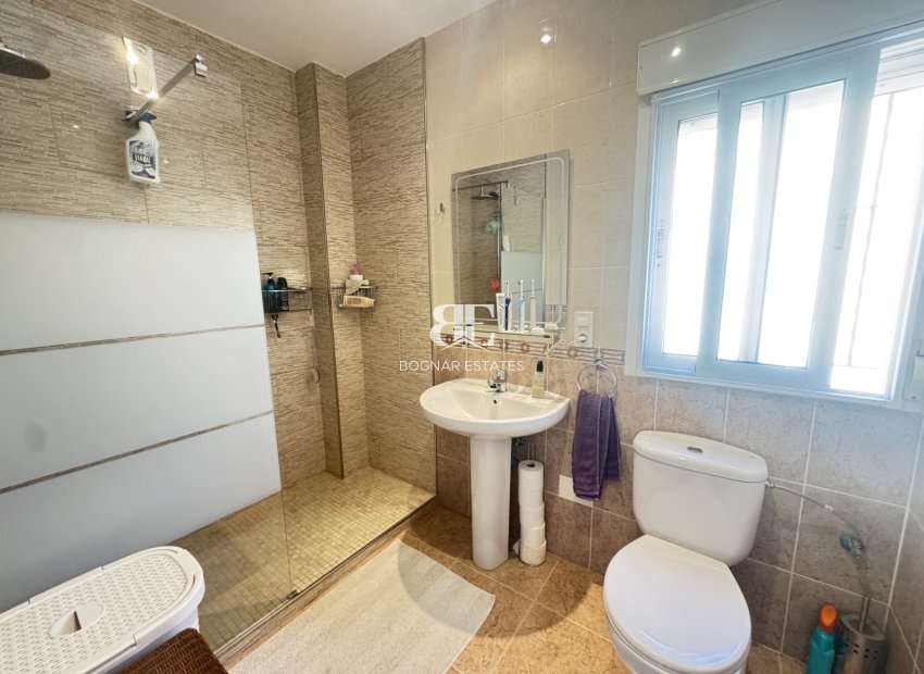 Resale - Villa -
Villamartín - Lomas del Golf