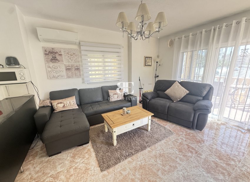 Resale - Villa -
Villamartín - Lomas del Golf