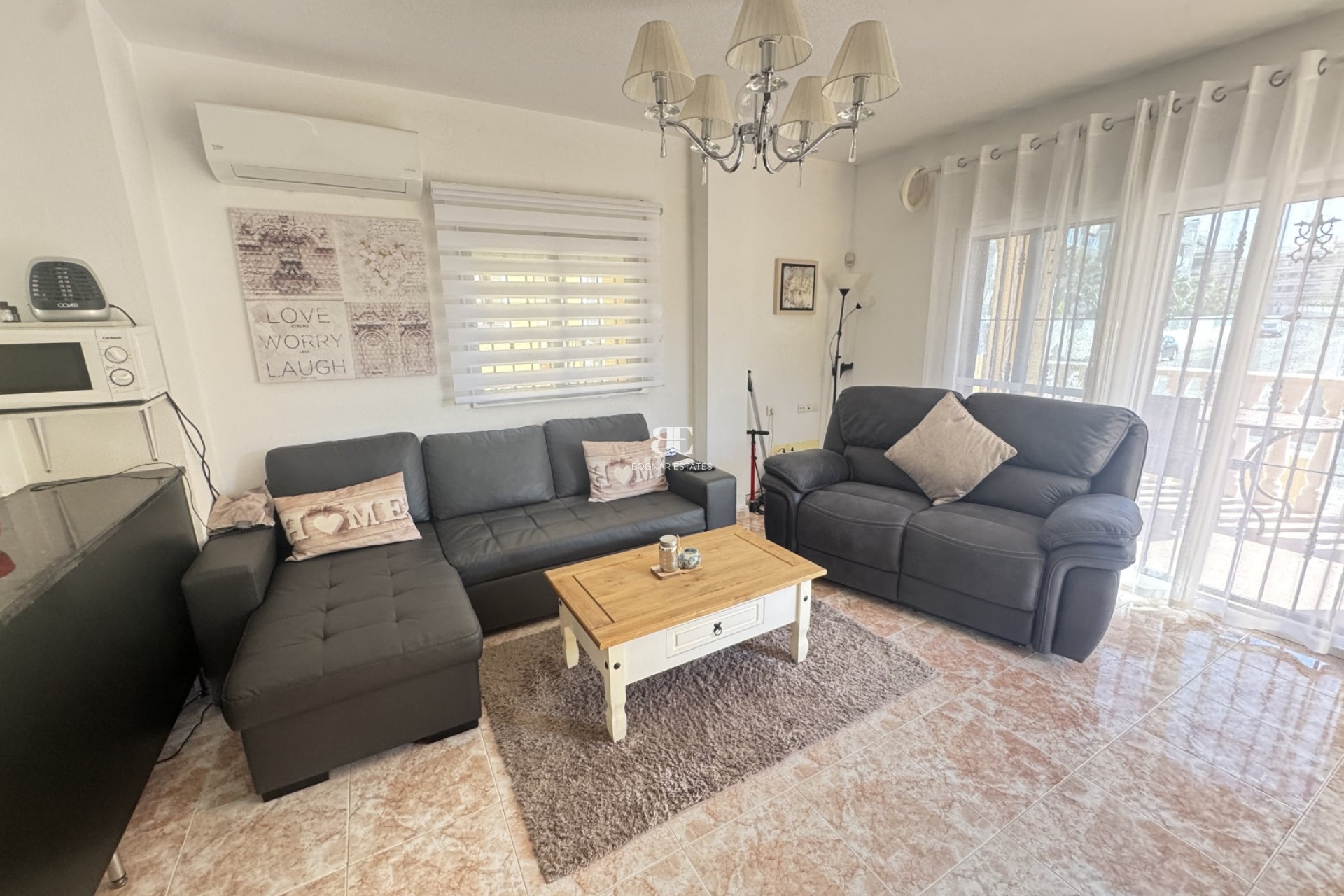 Resale - Villa -
Villamartín - Lomas del Golf