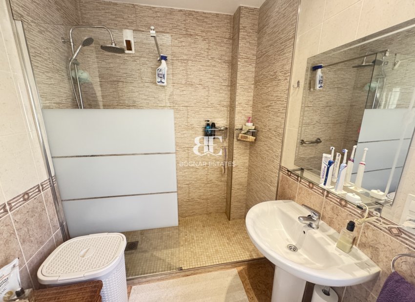 Resale - Villa -
Villamartín - Lomas del Golf