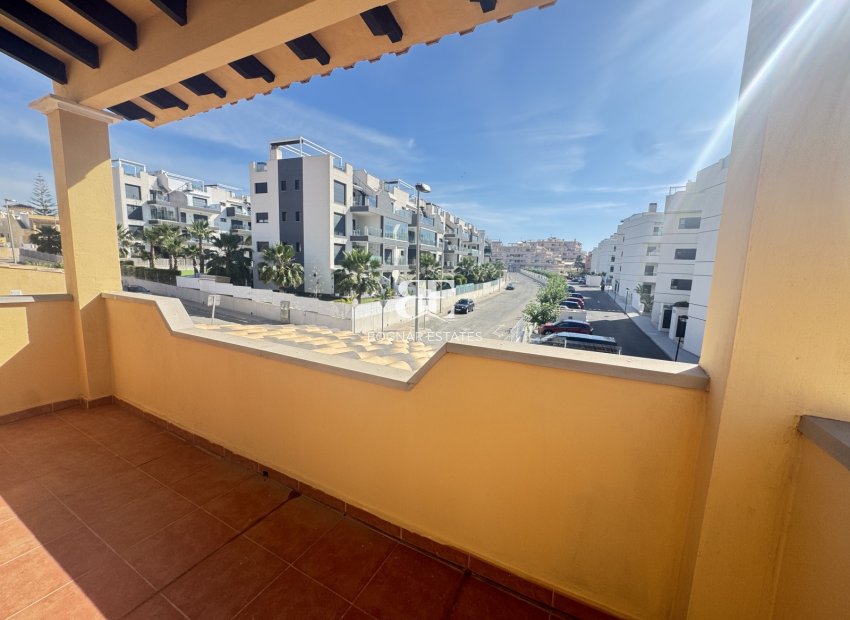 Resale - Villa -
Villamartín - Lomas del Golf