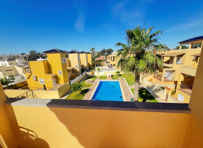 Resale - Villa -
Villamartín - Lomas del Golf