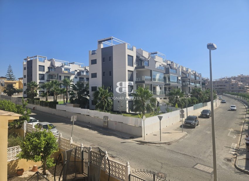 Resale - Villa -
Villamartín - Lomas del Golf