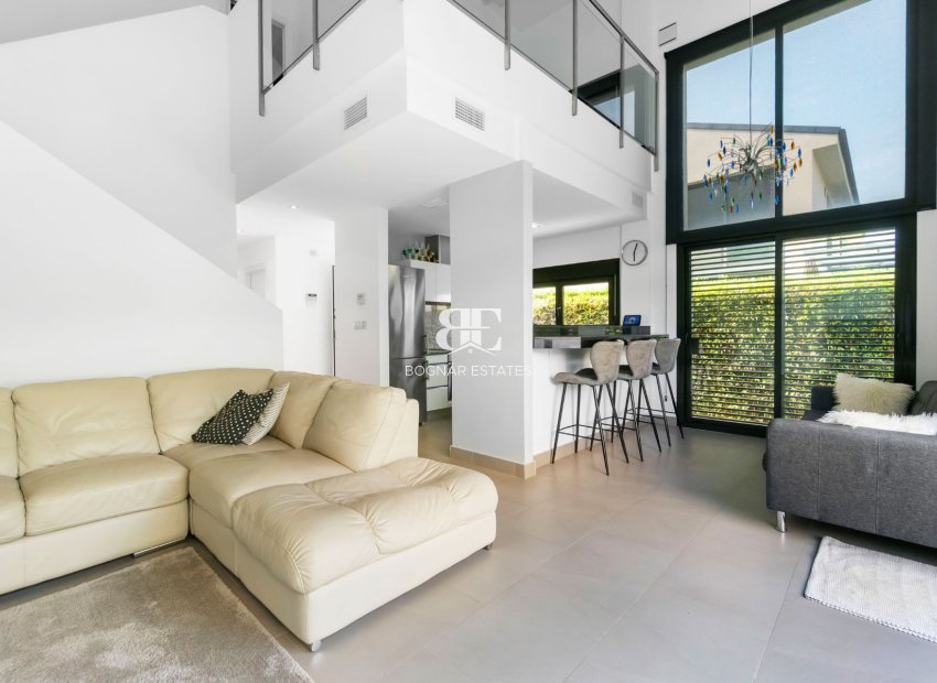 Resale - Villa -
Villamartín - Los Dolses