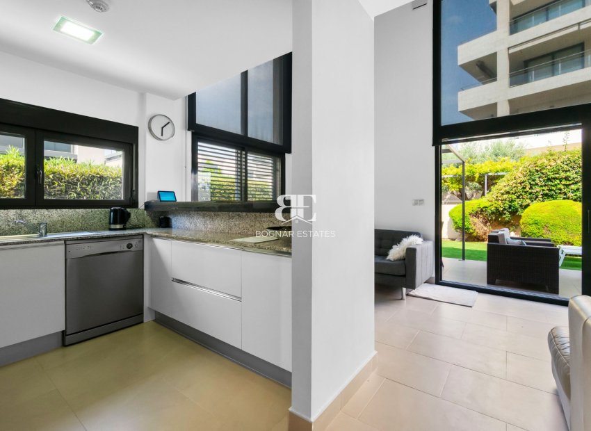 Resale - Villa -
Villamartín - Los Dolses