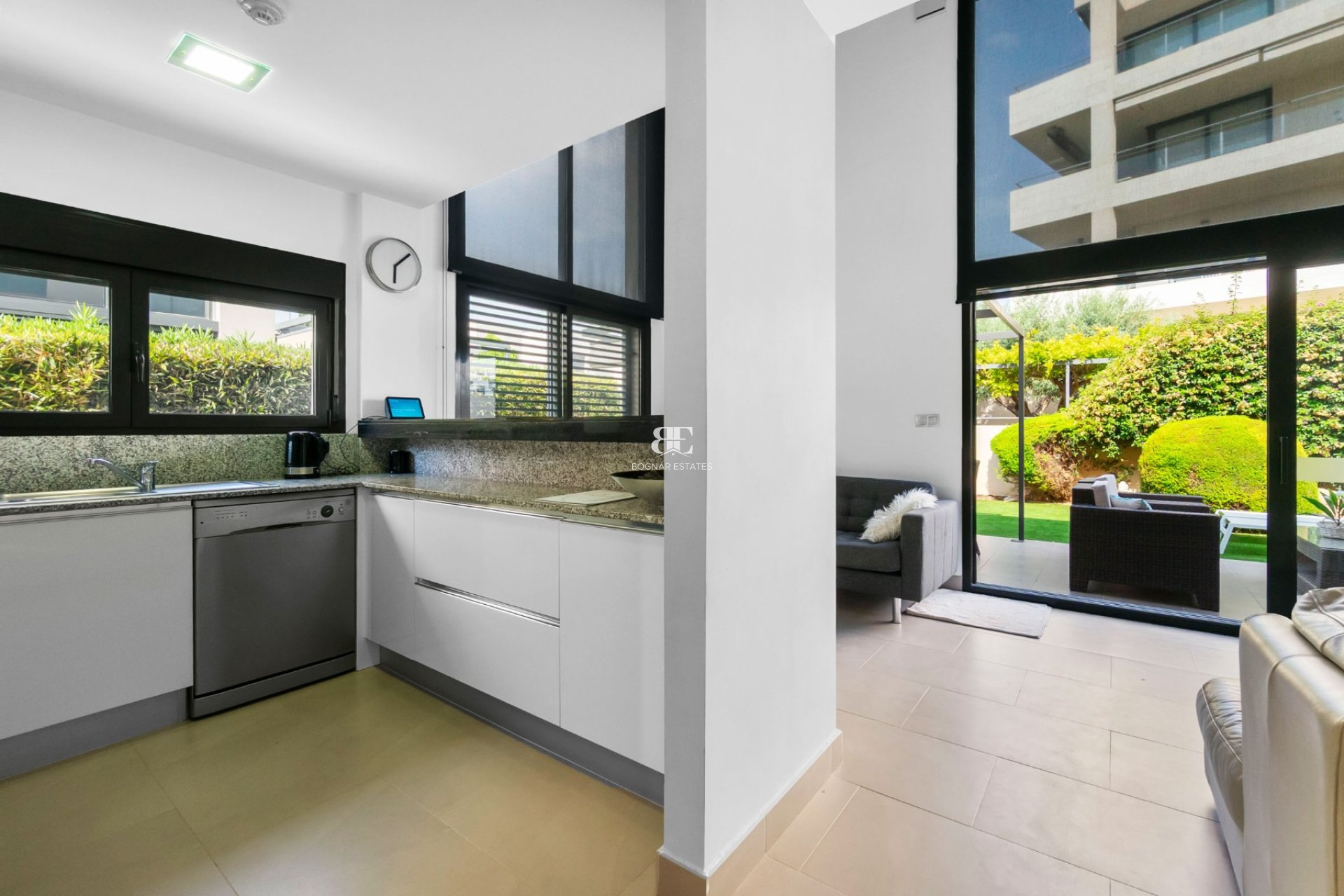 Resale - Villa -
Villamartín - Los Dolses