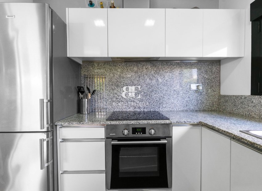 Resale - Villa -
Villamartín - Los Dolses