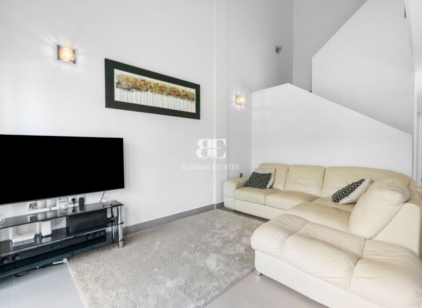 Resale - Villa -
Villamartín - Los Dolses