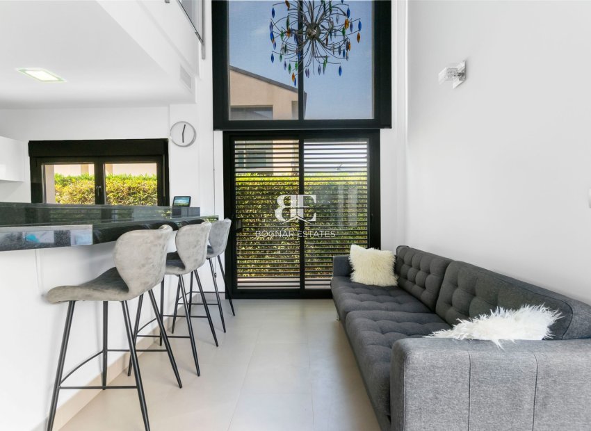 Resale - Villa -
Villamartín - Los Dolses