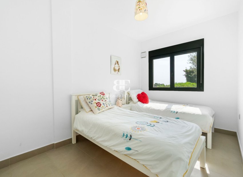 Resale - Villa -
Villamartín - Los Dolses