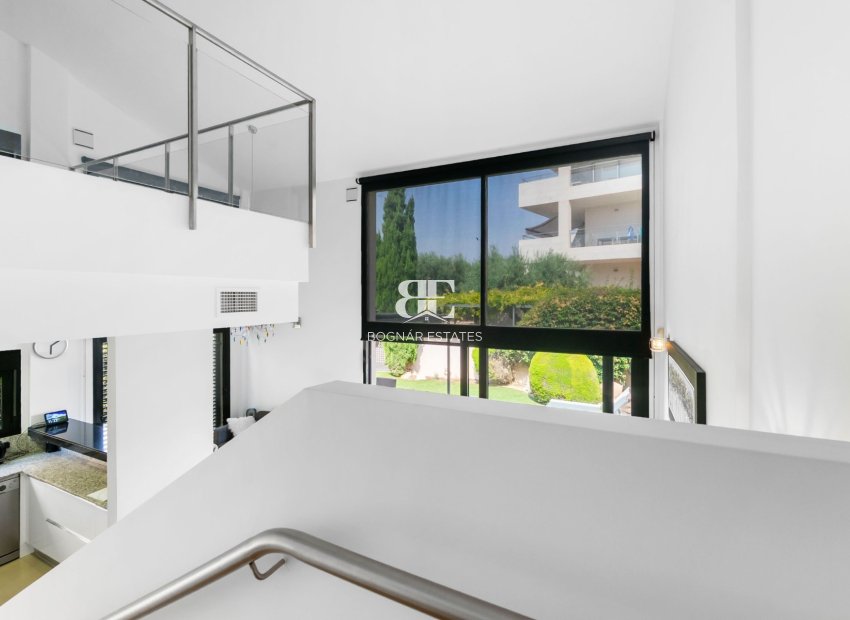 Resale - Villa -
Villamartín - Los Dolses