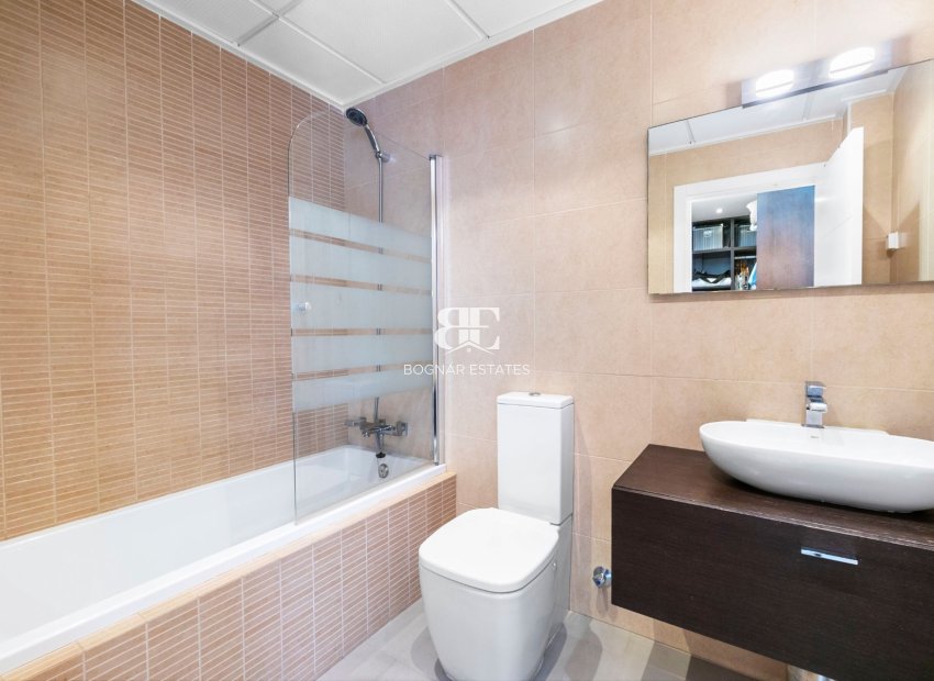 Resale - Villa -
Villamartín - Los Dolses