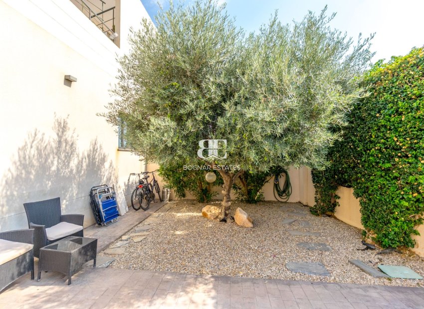 Resale - Villa -
Villamartín - Los Dolses