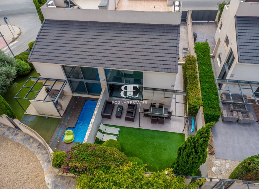 Resale - Villa -
Villamartín - Los Dolses