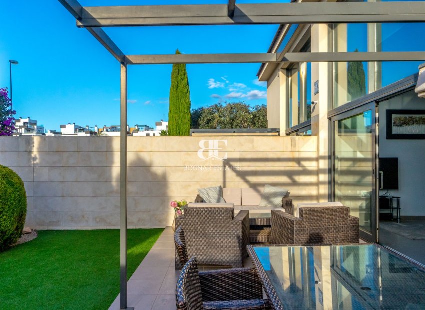 Resale - Villa -
Villamartín - Los Dolses