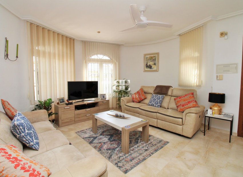 Resale - Villa -
Villamartín - Los Dolses