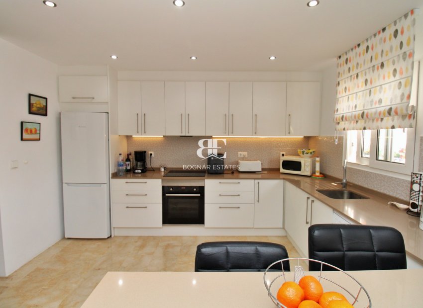 Resale - Villa -
Villamartín - Los Dolses