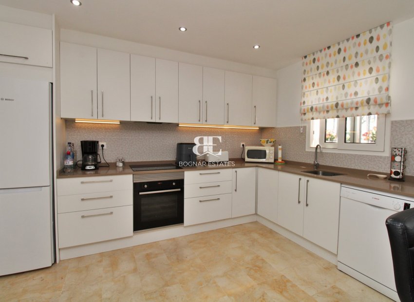 Resale - Villa -
Villamartín - Los Dolses