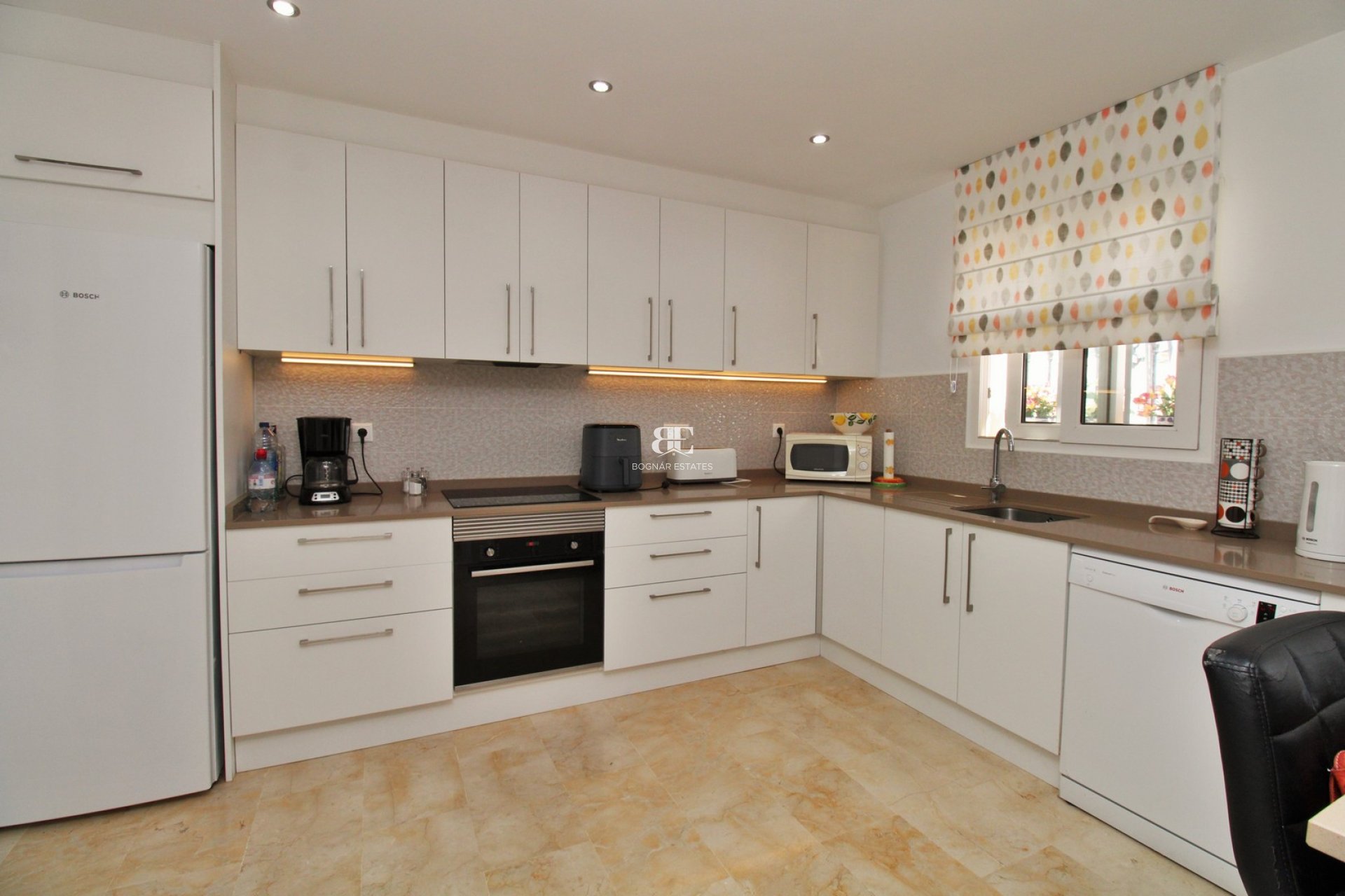 Resale - Villa -
Villamartín - Los Dolses