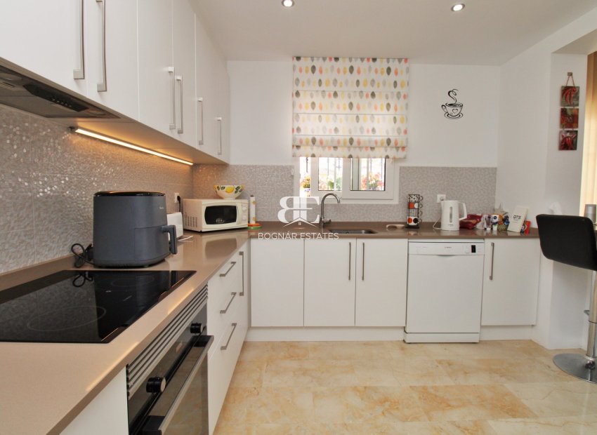 Resale - Villa -
Villamartín - Los Dolses