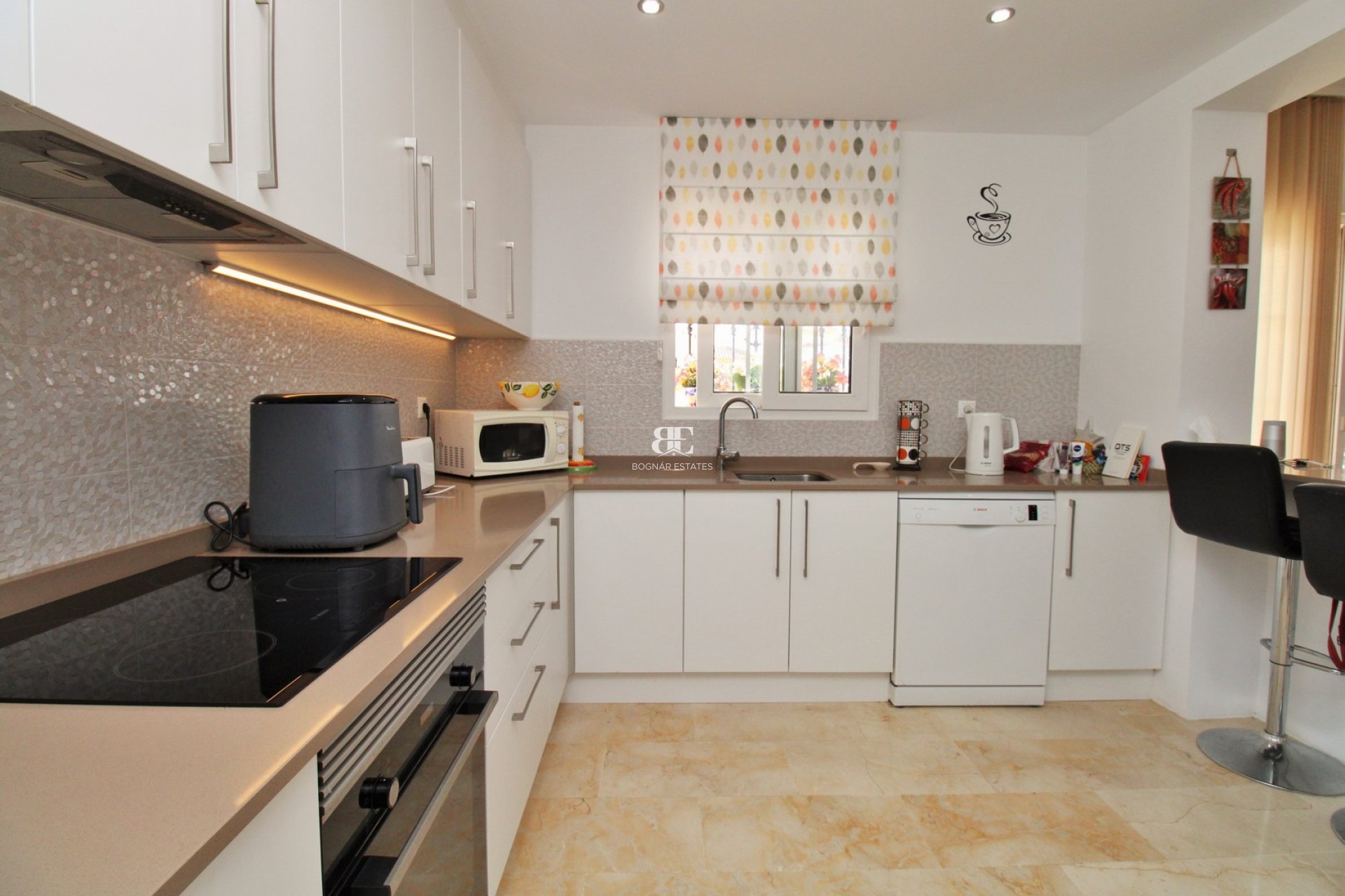 Resale - Villa -
Villamartín - Los Dolses