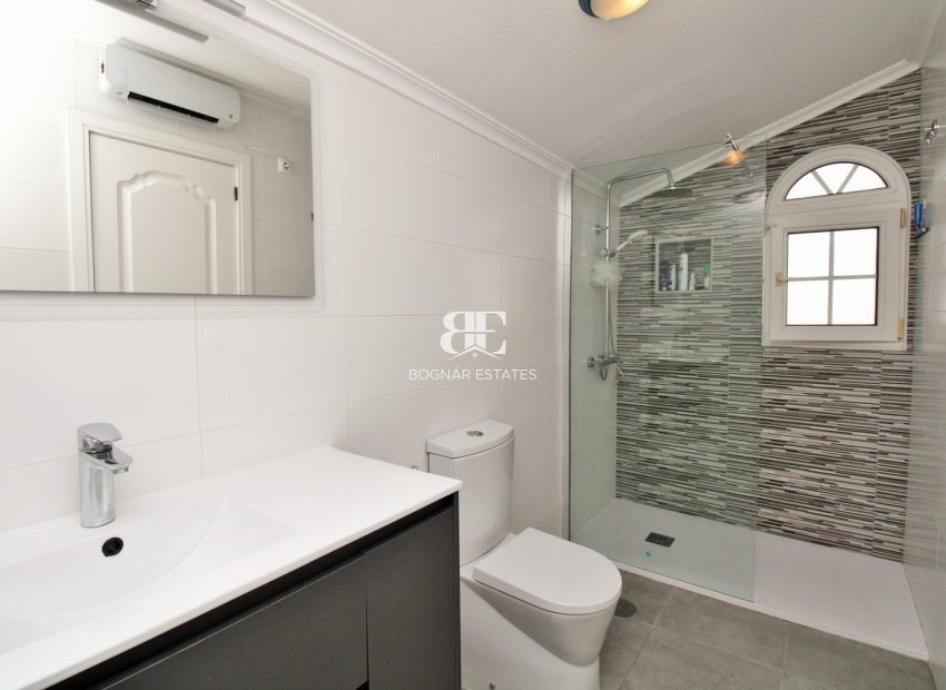 Resale - Villa -
Villamartín - Los Dolses