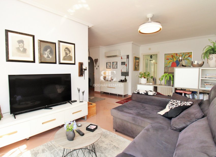 Resale - Villa -
Villamartín - Los Dolses