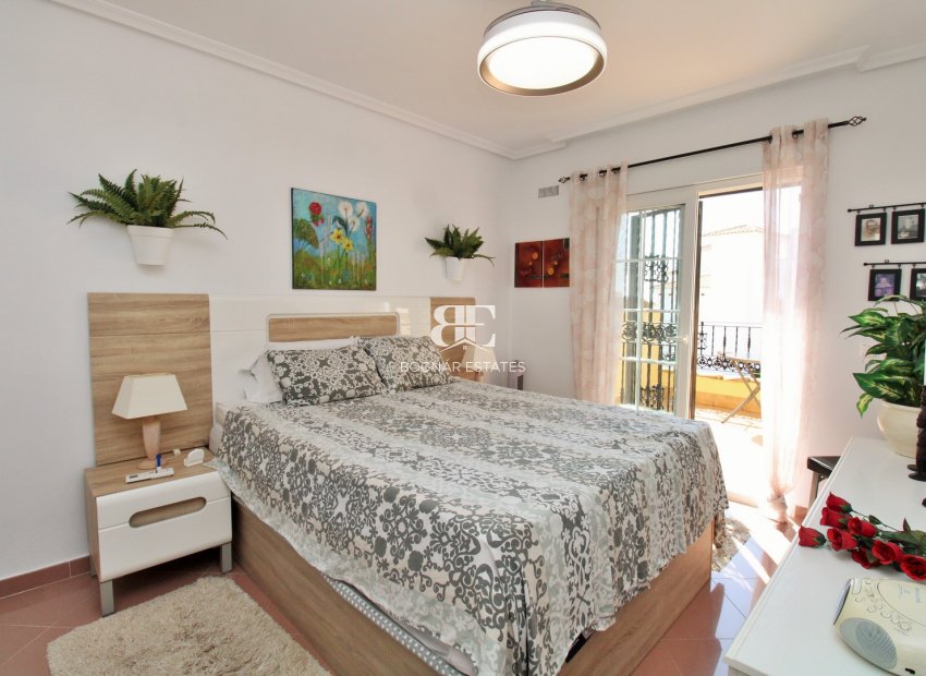 Resale - Villa -
Villamartín - Los Dolses
