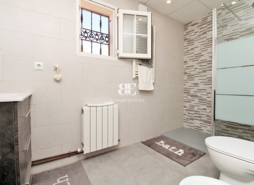 Resale - Villa -
Villamartín - Los Dolses