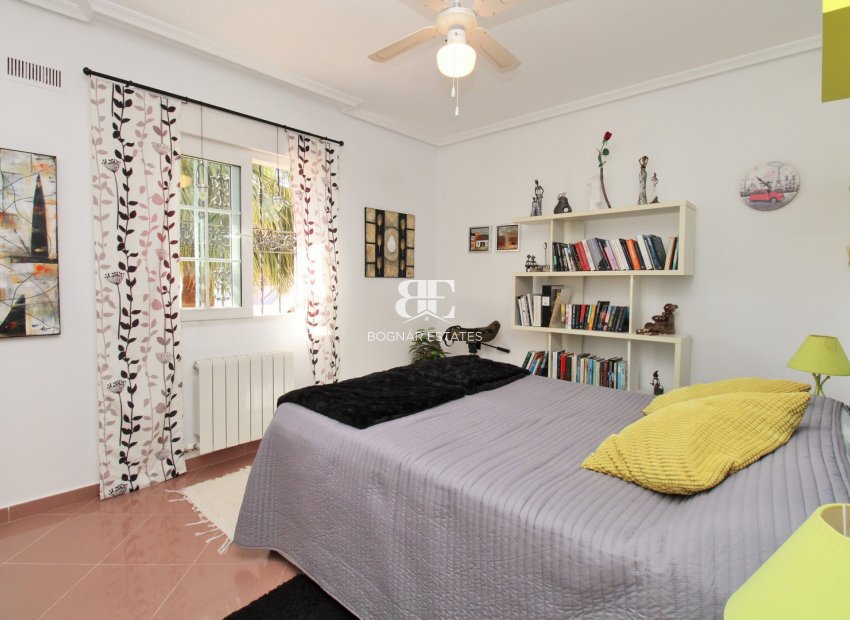 Resale - Villa -
Villamartín - Los Dolses