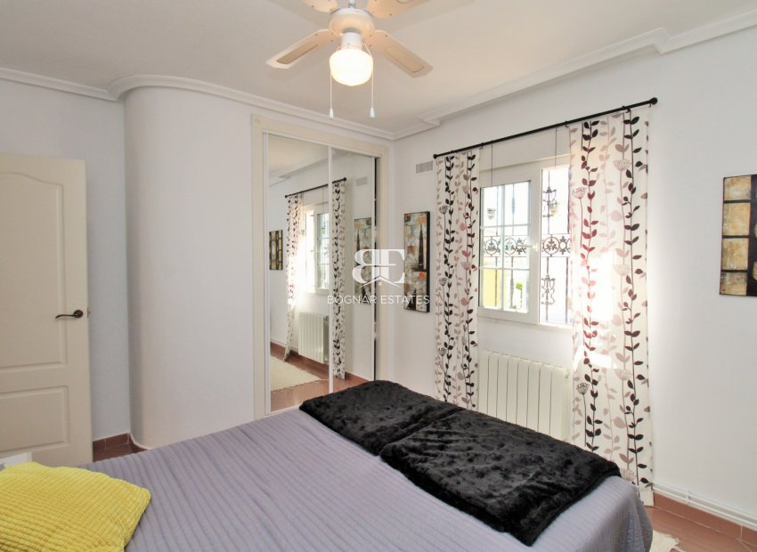 Resale - Villa -
Villamartín - Los Dolses