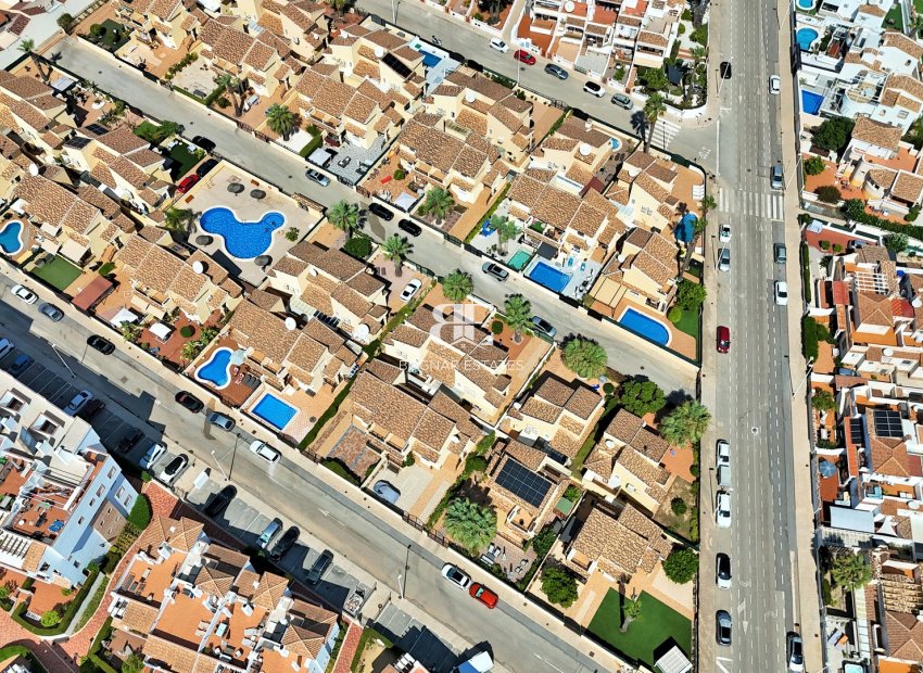 Resale - Villa -
Villamartín - Los Dolses