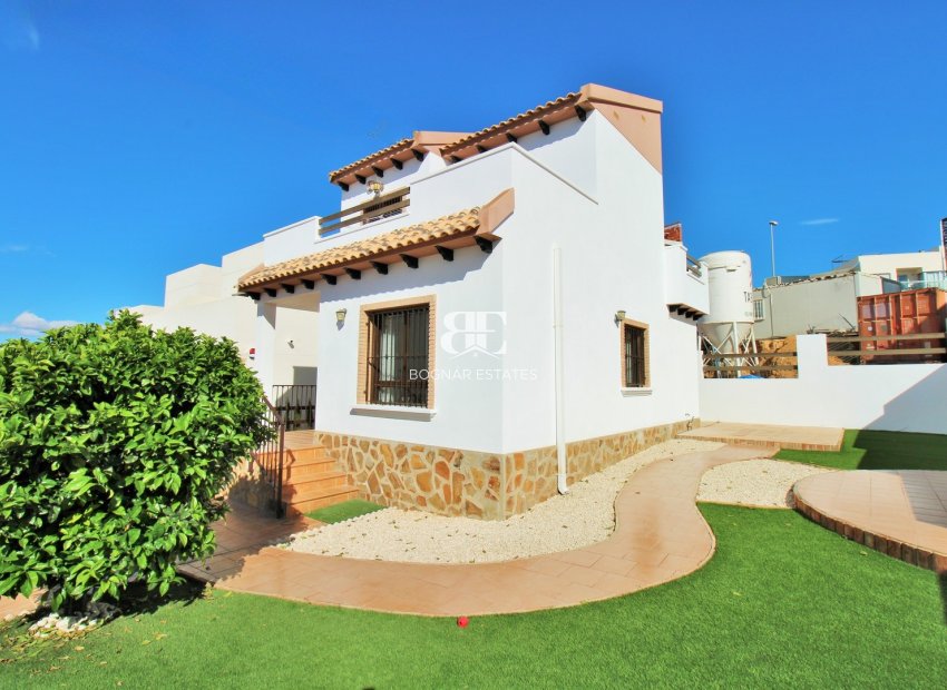 Resale - Villa -
Villamartín - PAU 8